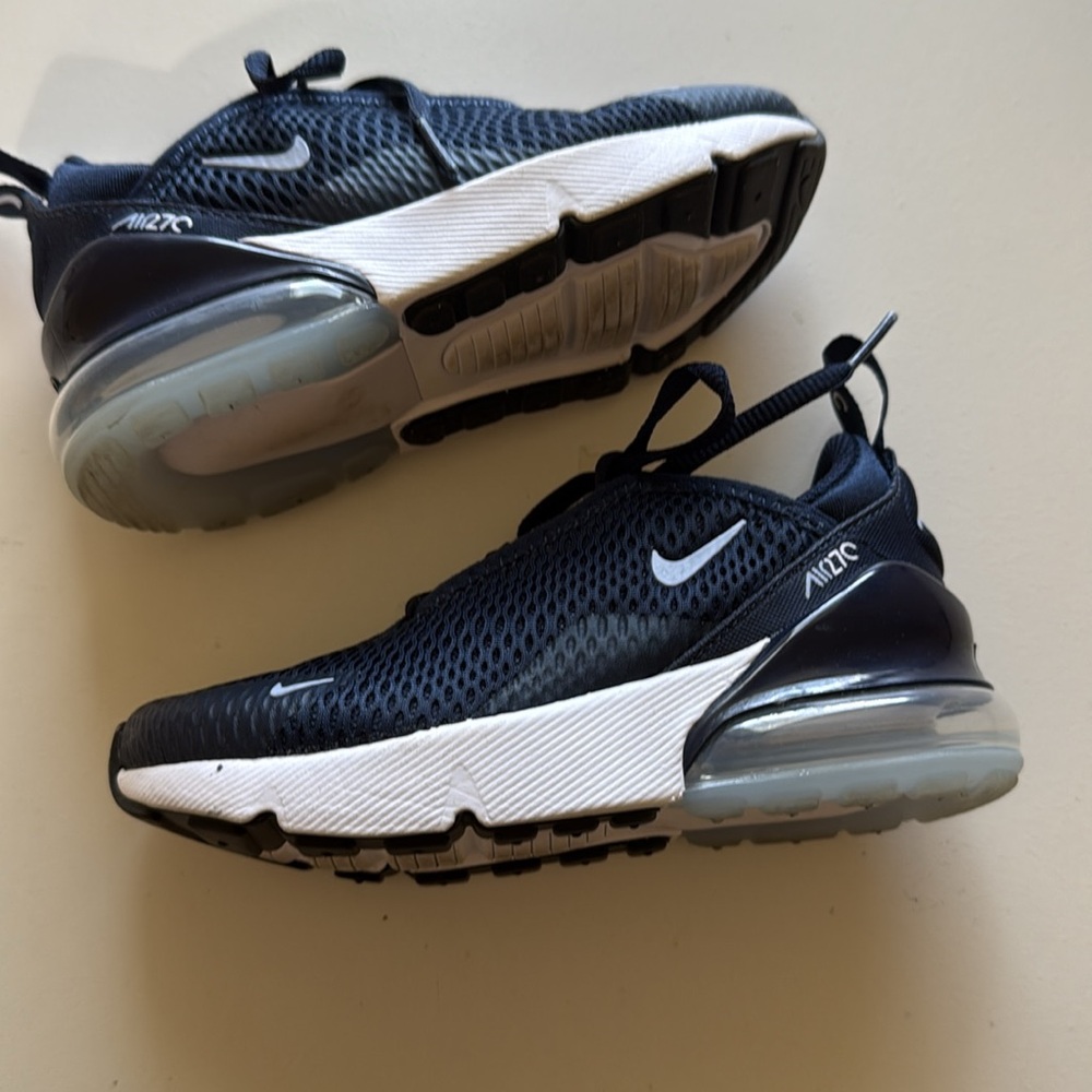 NIKE Air270 obsidian and white sneakers